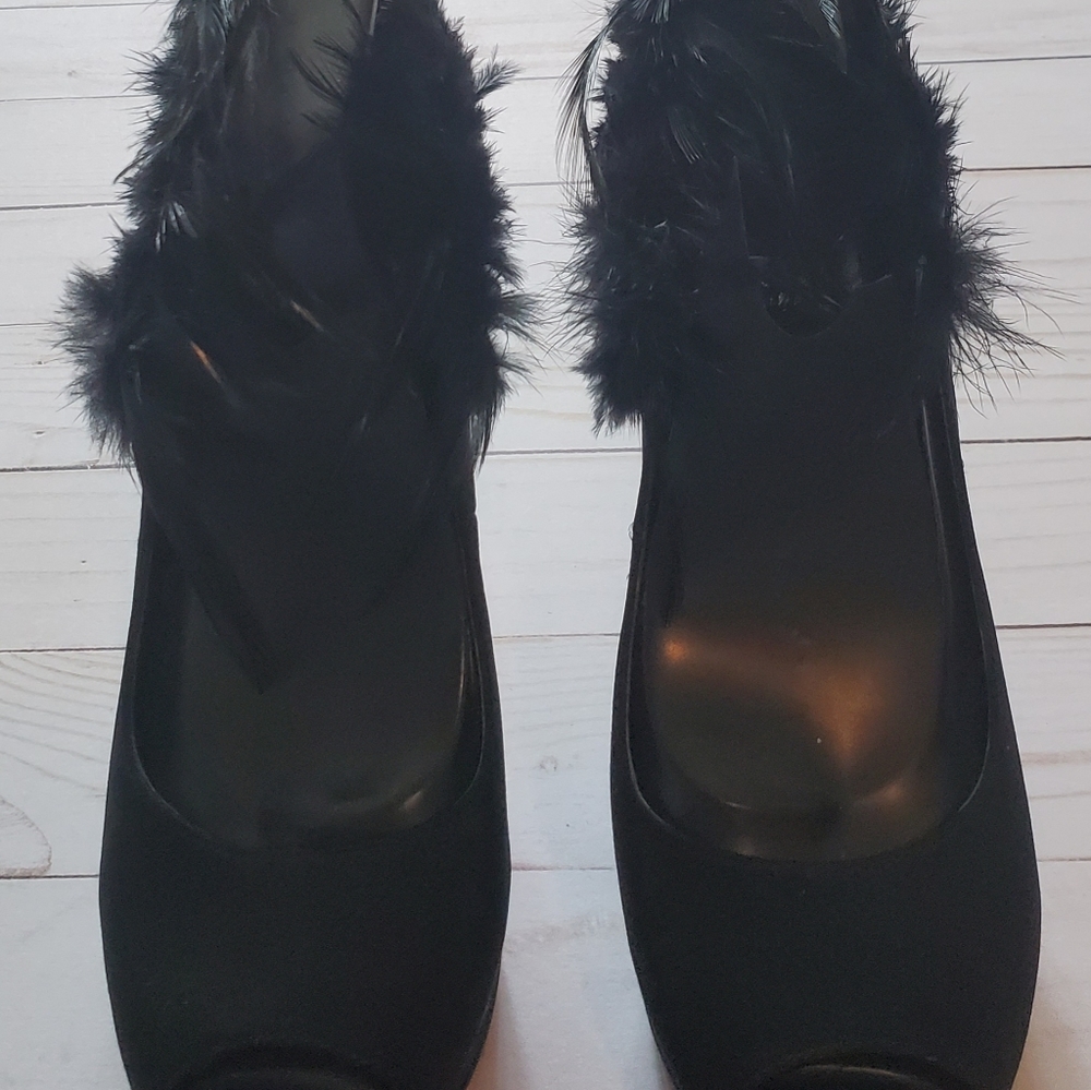Shoes - Picture 4 of 4
